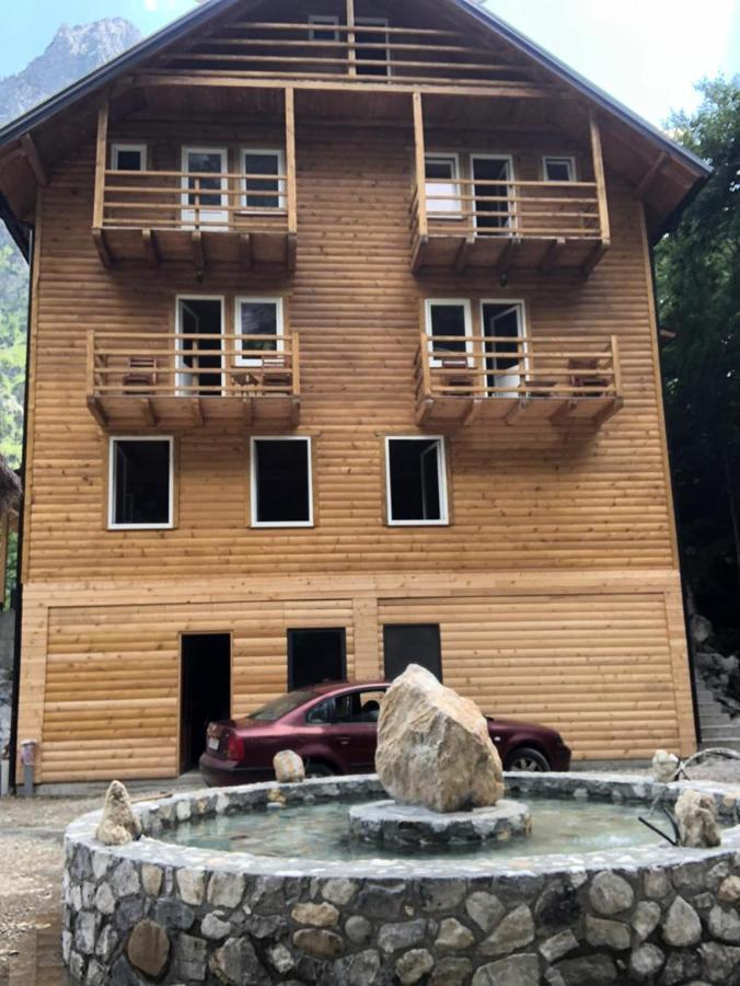 Adenisi Guesthouse Tropoje Ngoại thất bức ảnh